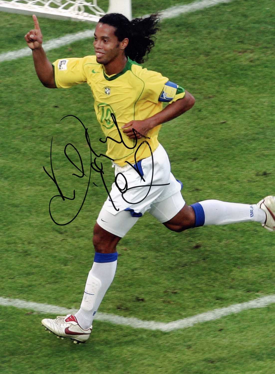 Lot 20 - RONALDINHO: (1980- )