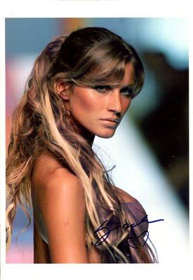 Lot 240 - BUNDCHEN GISELE: (1980-)