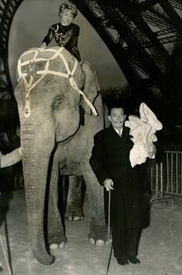 Lot 902 - [DALI SALVADOR]: (1904-1989)
