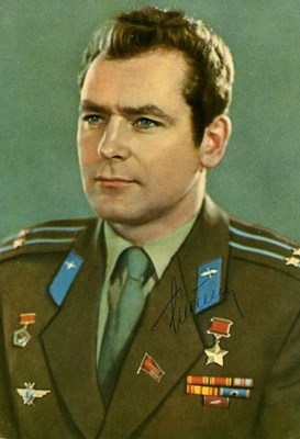 Lot 1135 - RUSSIAN COSMONAUTS: (x4)