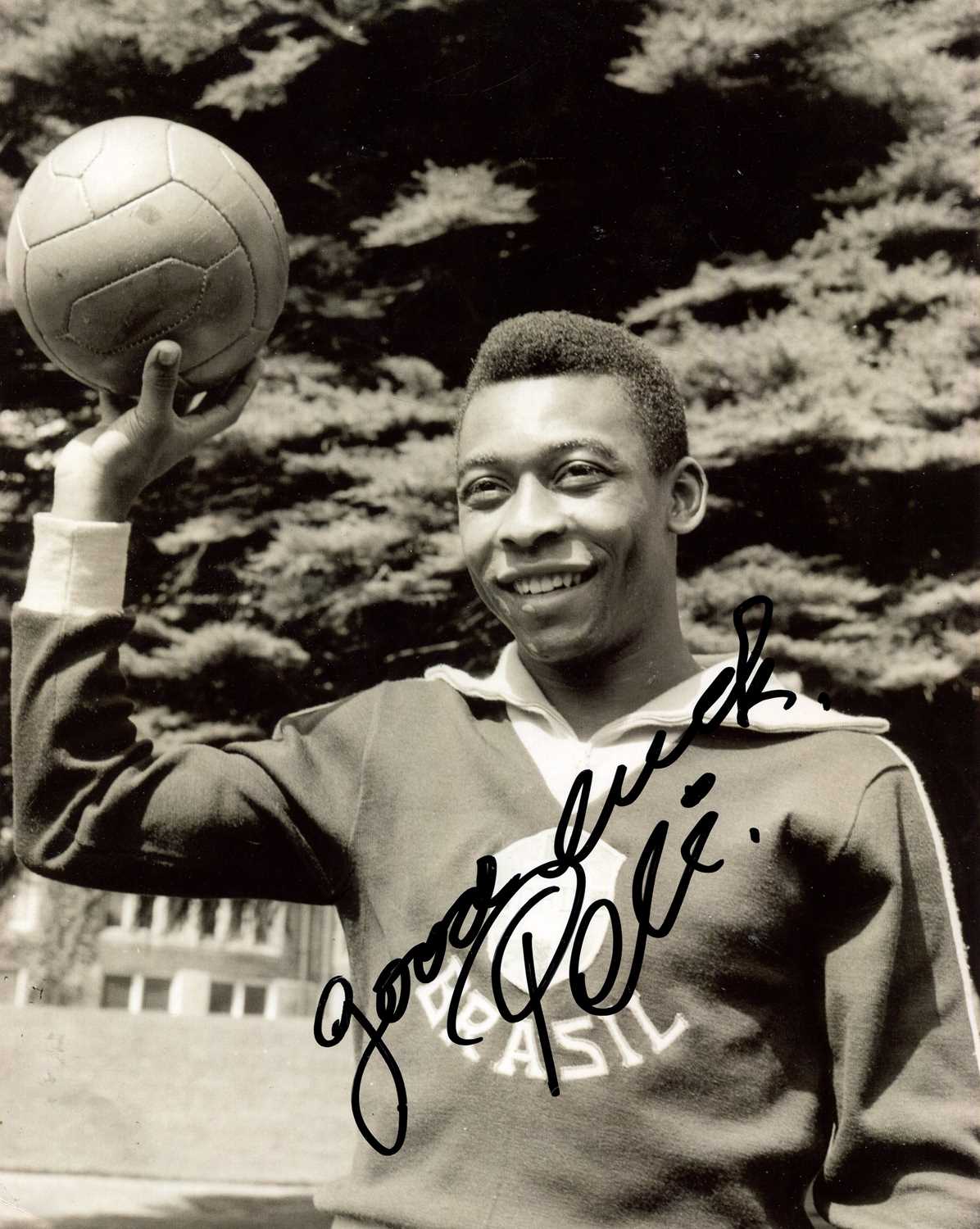 Lot 19 - PELÉ: (1940-2022)